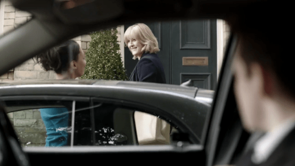 LTIH_S2E2_CarolineSayingGooddaytoKate